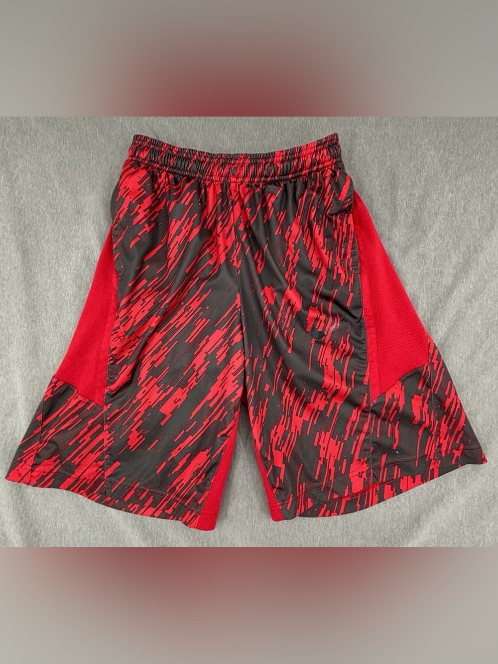 Nike Dri-FIT Red Gray Abstract Athletic Shorts Boy’s Size S Drawstring Pockets